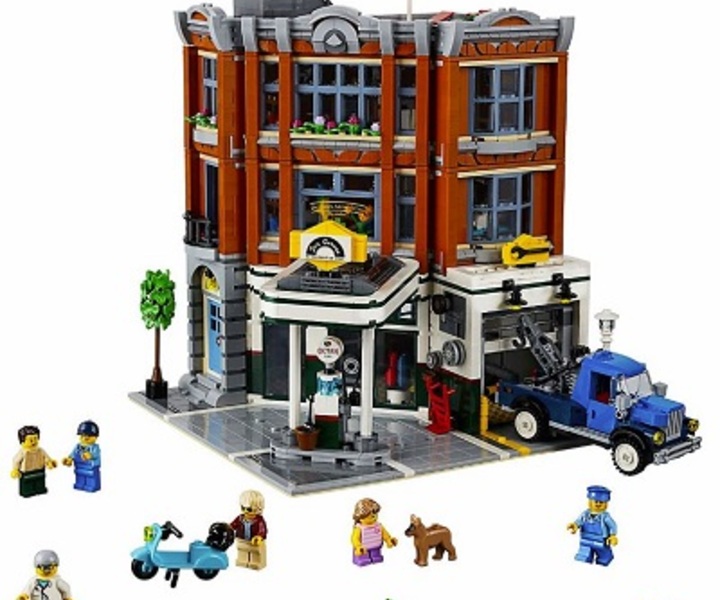 LEGO® 10264 Corner Garage