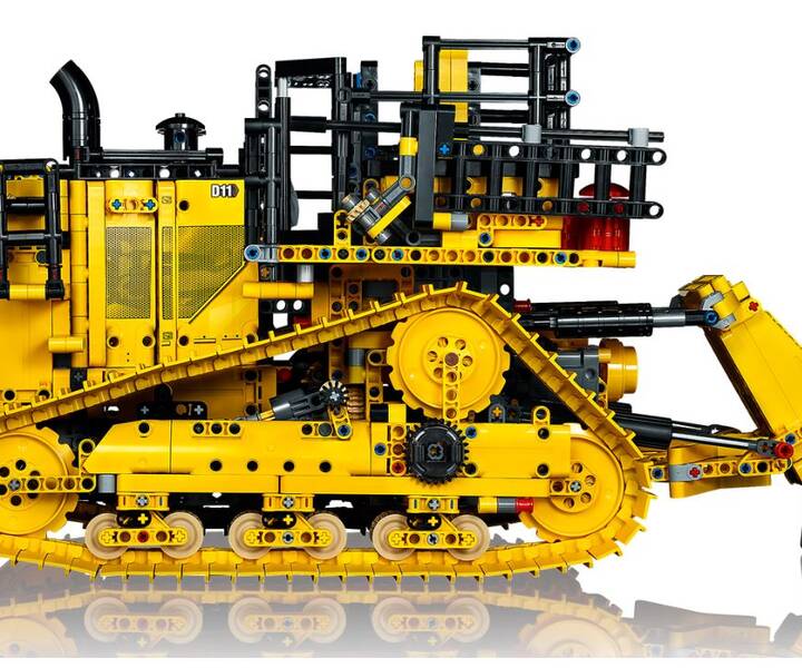 LEGO® 42131 Cat® D11 Bulldozer